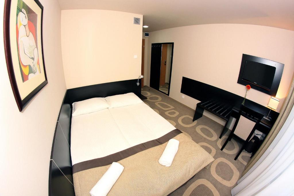 Hotel Picaro Stok Łagów Oda fotoğraf